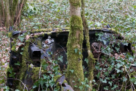 Citroën vue dans les bois dans le Lot