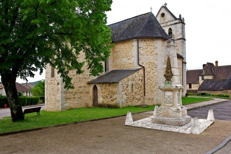 Eglise et monument aux morts de Peyrignac
