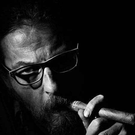 autoportrait au cigare de Cuba